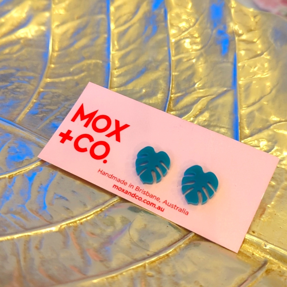 NWT/IP 🦘💕MOX & CO💕🦘 acrylic Studs Sterling Posts/Bks 🌿DK GRN MONSTRA LEAVES